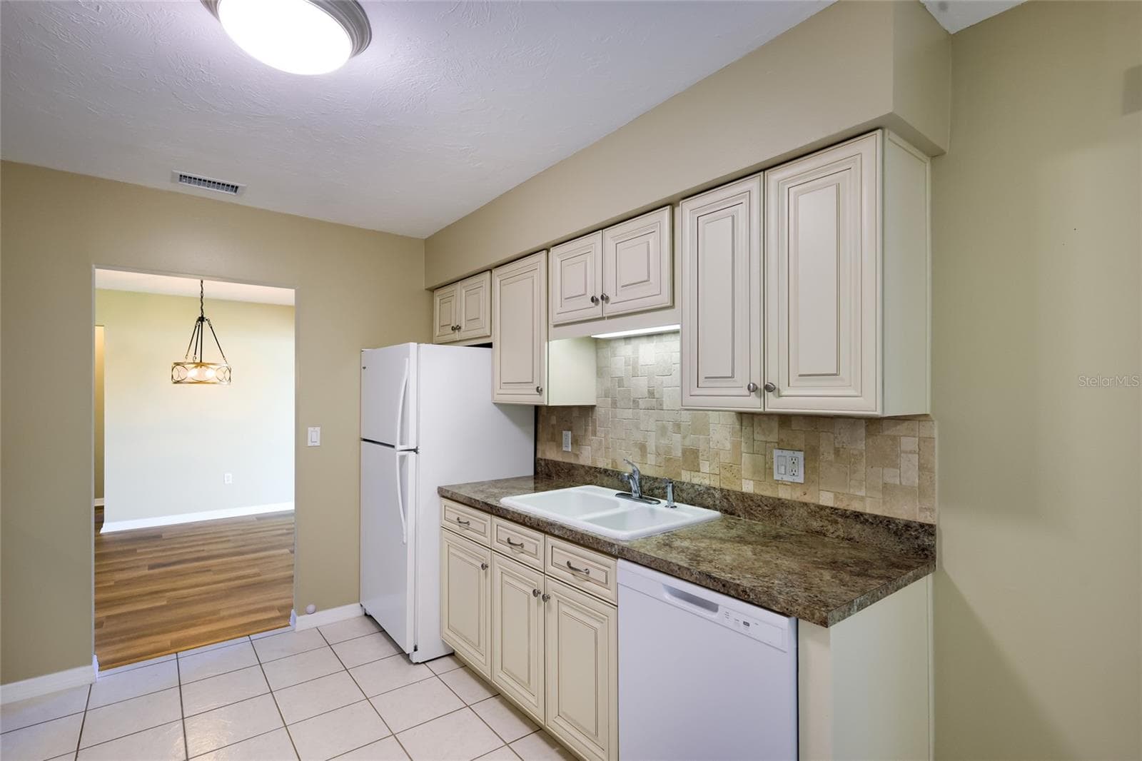 Single Family Residence at GULF GATE, SARASOTA, photo 17 of 41