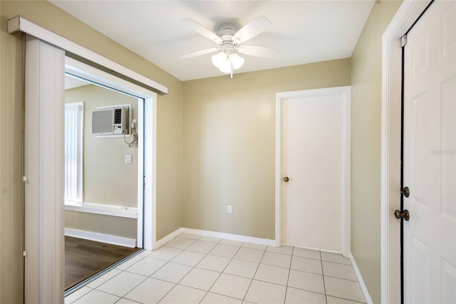 Single Family Residence at GULF GATE, SARASOTA, photo 19 of 41