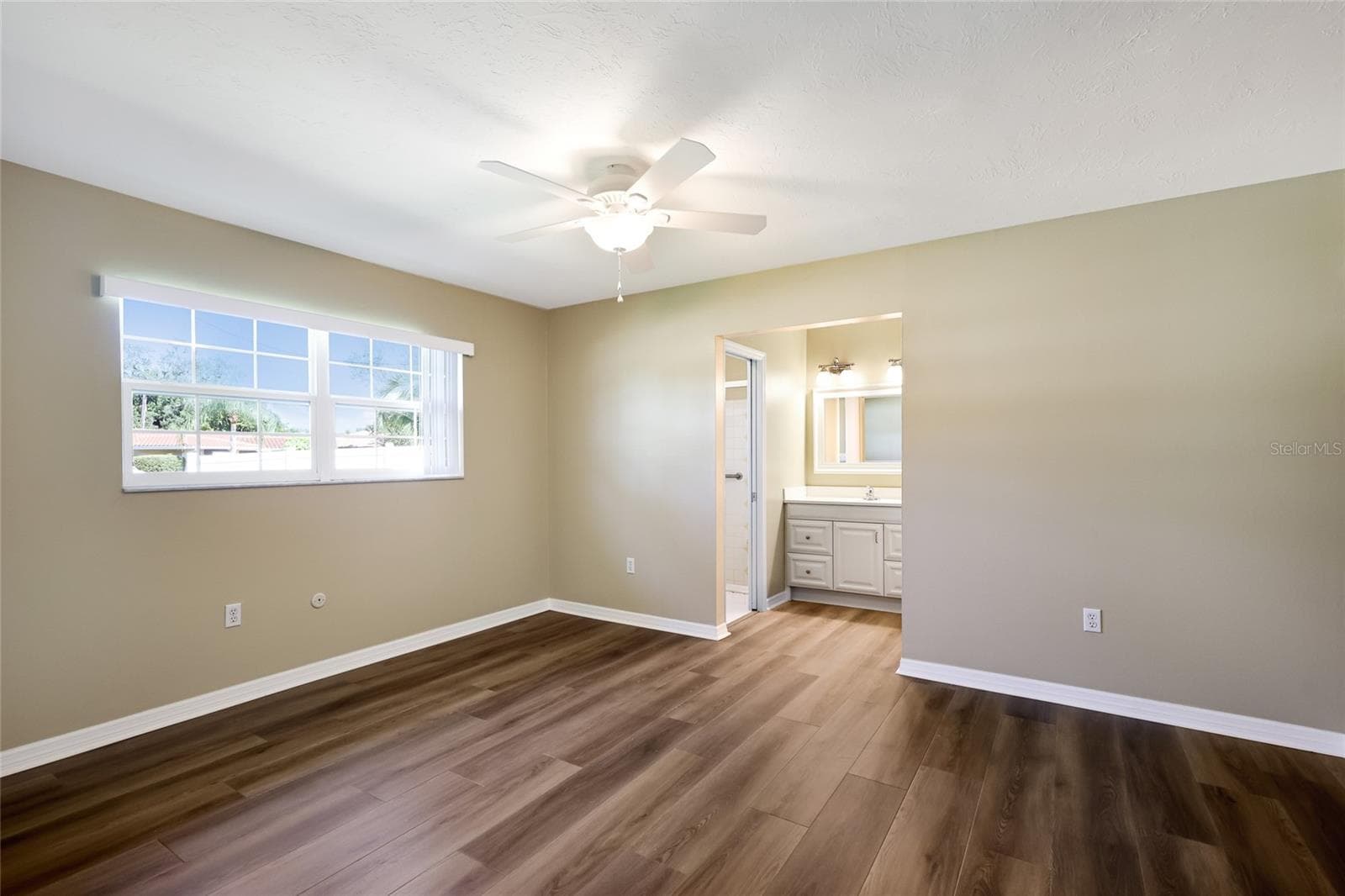 Single Family Residence at GULF GATE, SARASOTA, photo 21 of 41