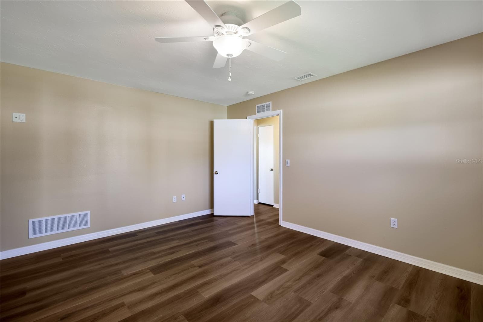 Single Family Residence at GULF GATE, SARASOTA, photo 22 of 41