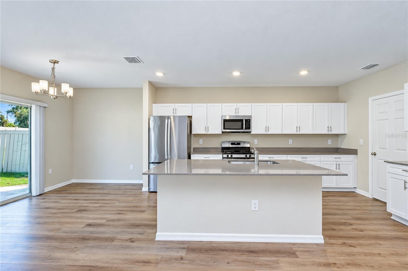 Conveniently positioned near the kitchen for easy meals and entertaining. - 11484 BROOK EDGE AVE, RIVERVIEW