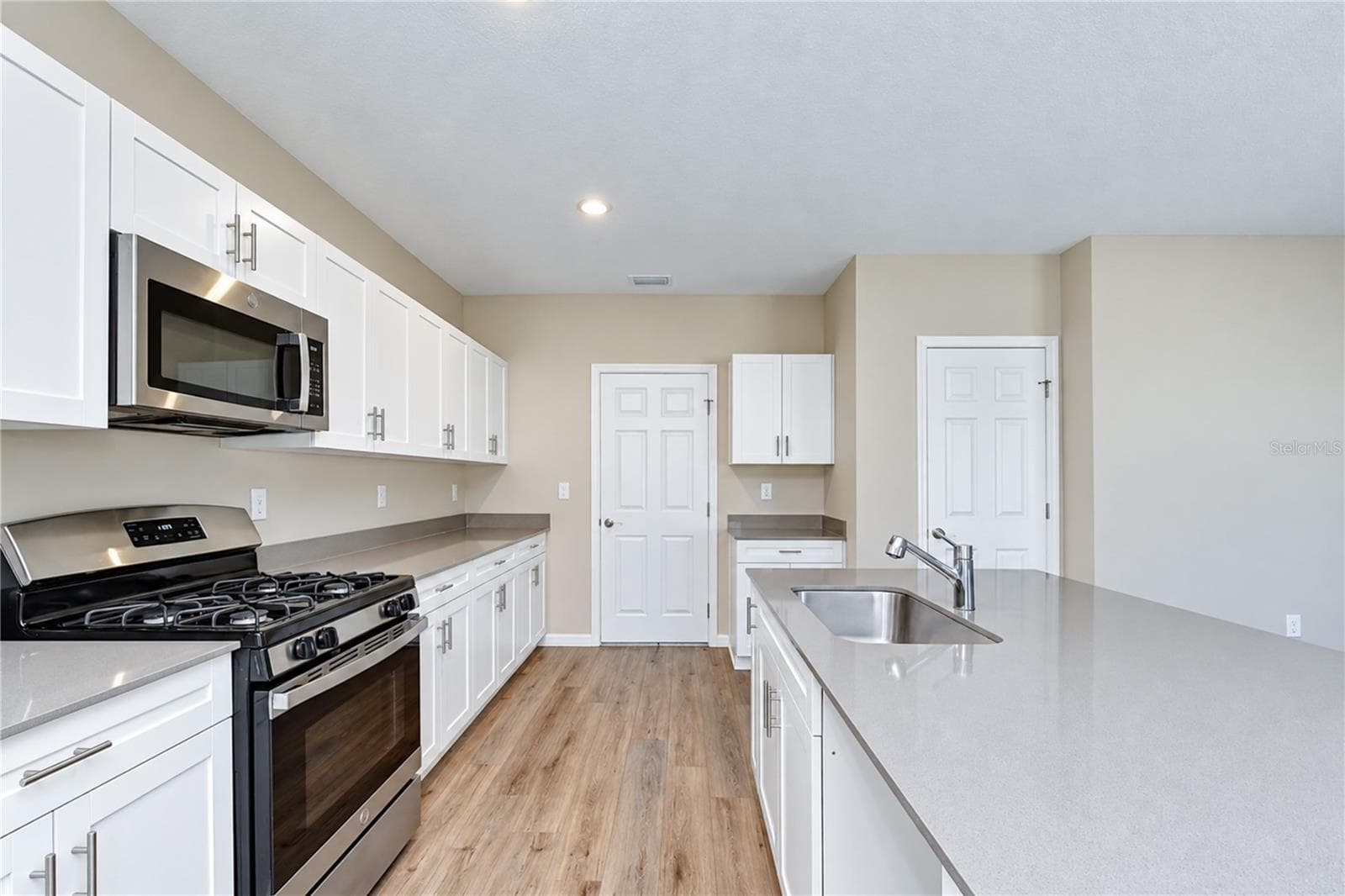Crisp white cabinetry paired with beautiful gray quartz countertops. - 11484 BROOK EDGE AVE, RIVERVIEW