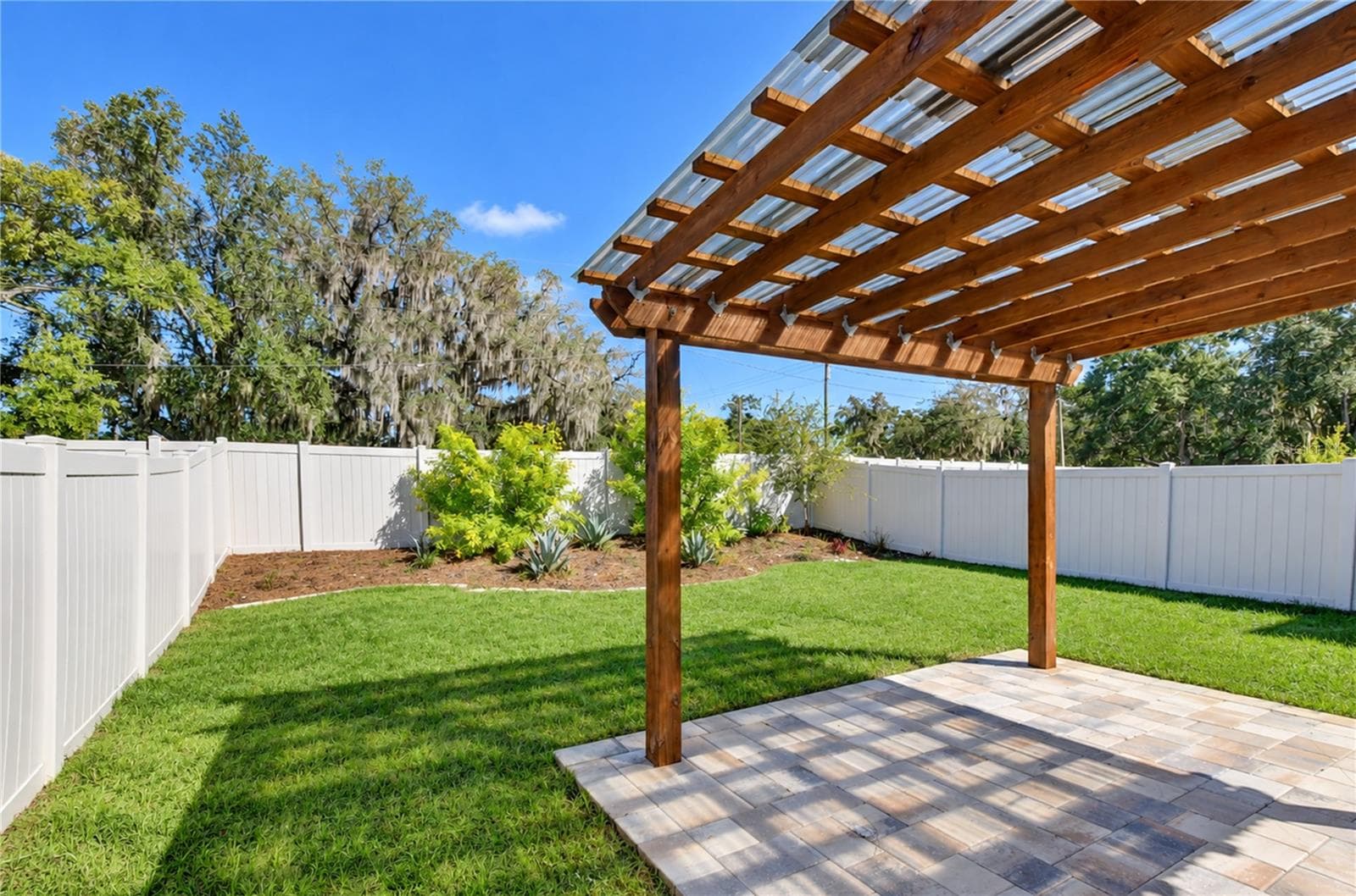 Inviting space for outdoor dining, relaxing, and entertaining. - 11484 BROOK EDGE AVE, RIVERVIEW