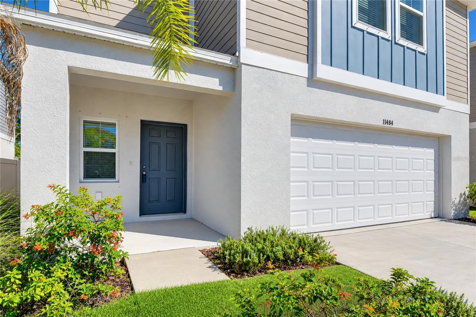 Modern finish with spacious garage - 11484 BROOK EDGE AVE, RIVERVIEW