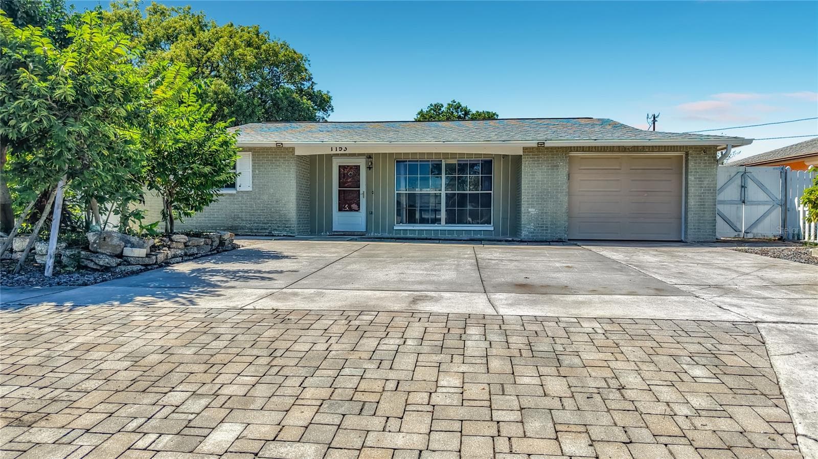 1153 CHANCELLOR DR
