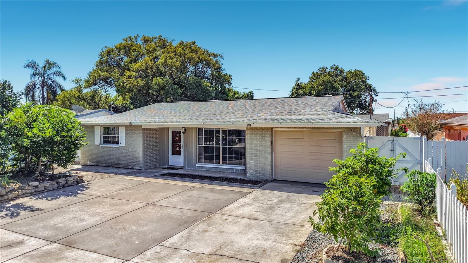 Single Family Residence at 1153 CHANCELLOR DR, HOLIDAY, photo 3 of 80