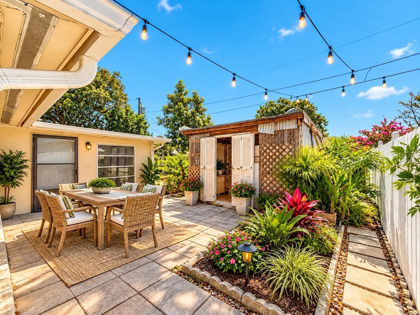 Virtually Staged - 1153 CHANCELLOR DR, HOLIDAY