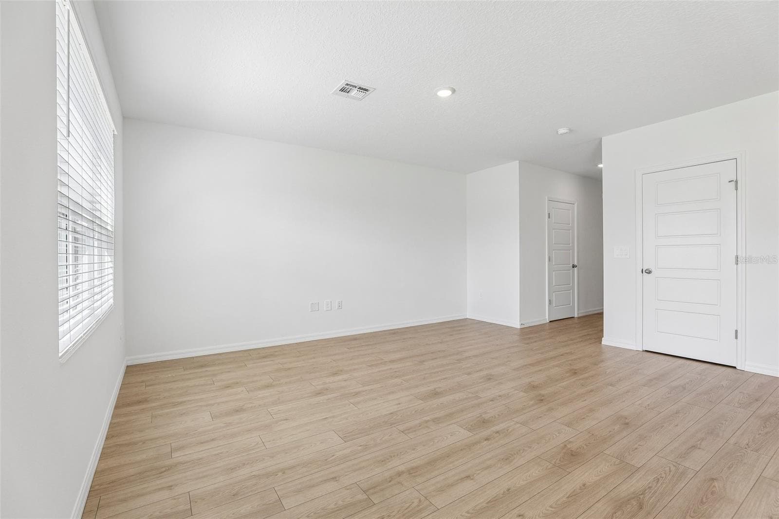 Single Family Residence at 4565 BARBERRY AVE, LAKELAND, photo 2 of 33
