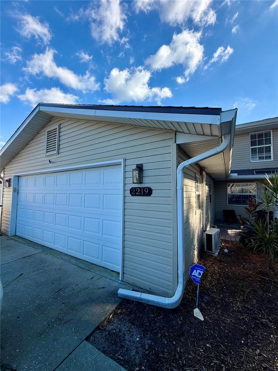 Single Family Residence at 2219 12TH AVE W, BRADENTON, photo 2 of 13