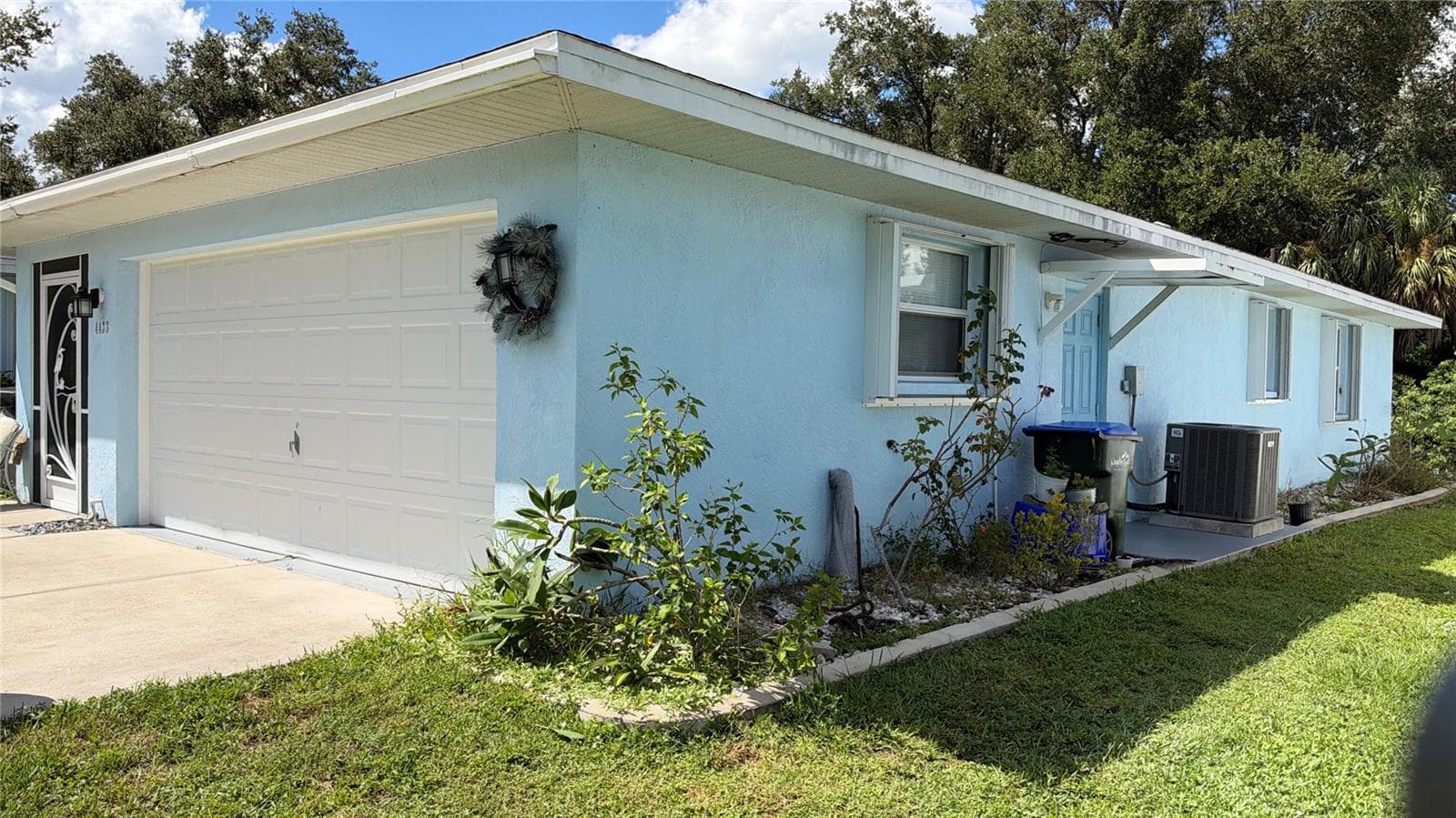 Right side of garage and side door entry - 4433 SAN LUIS TER, NORTH PORT