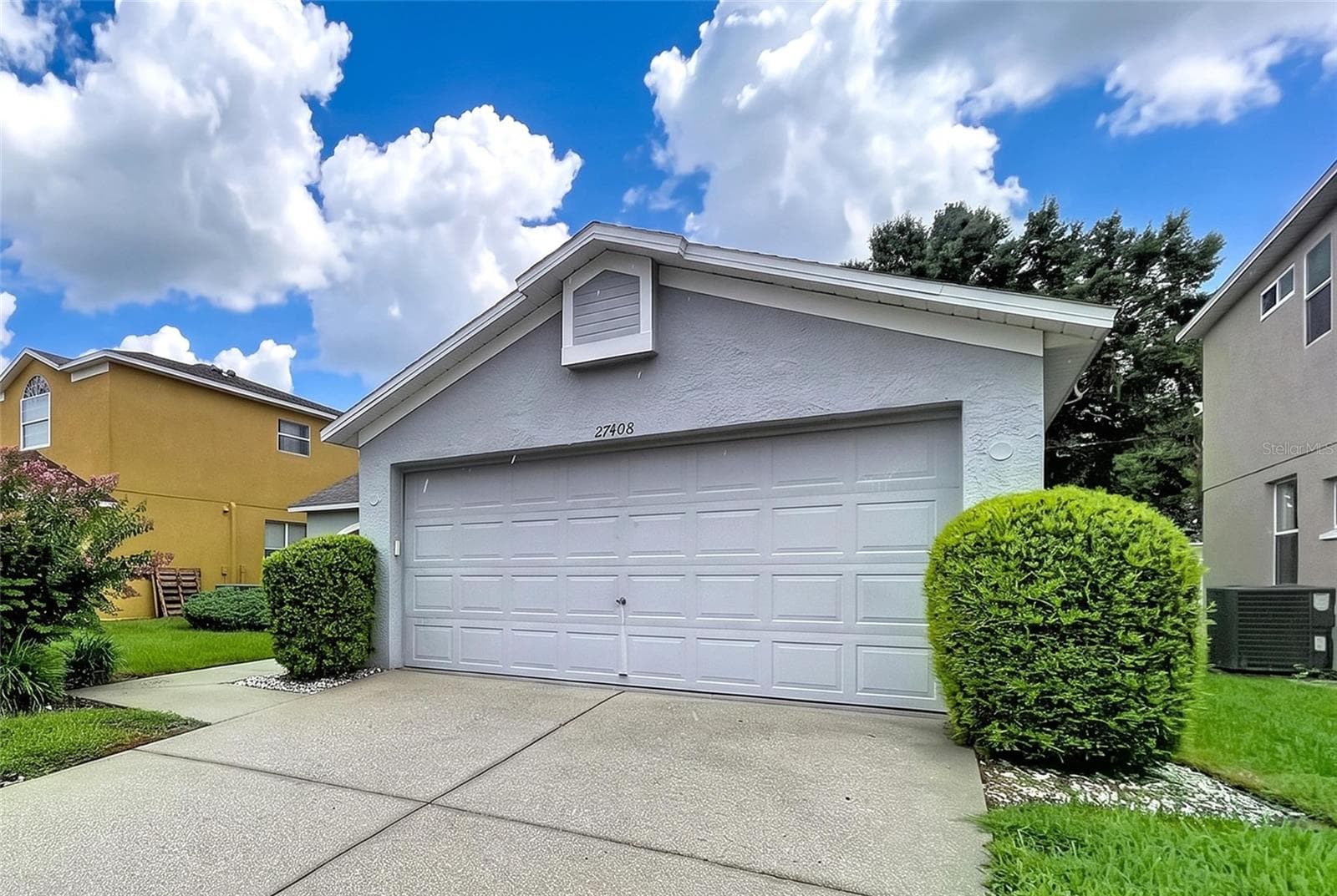 Double garage - 27408 CORAL SPRINGS DR, WESLEY CHAPEL