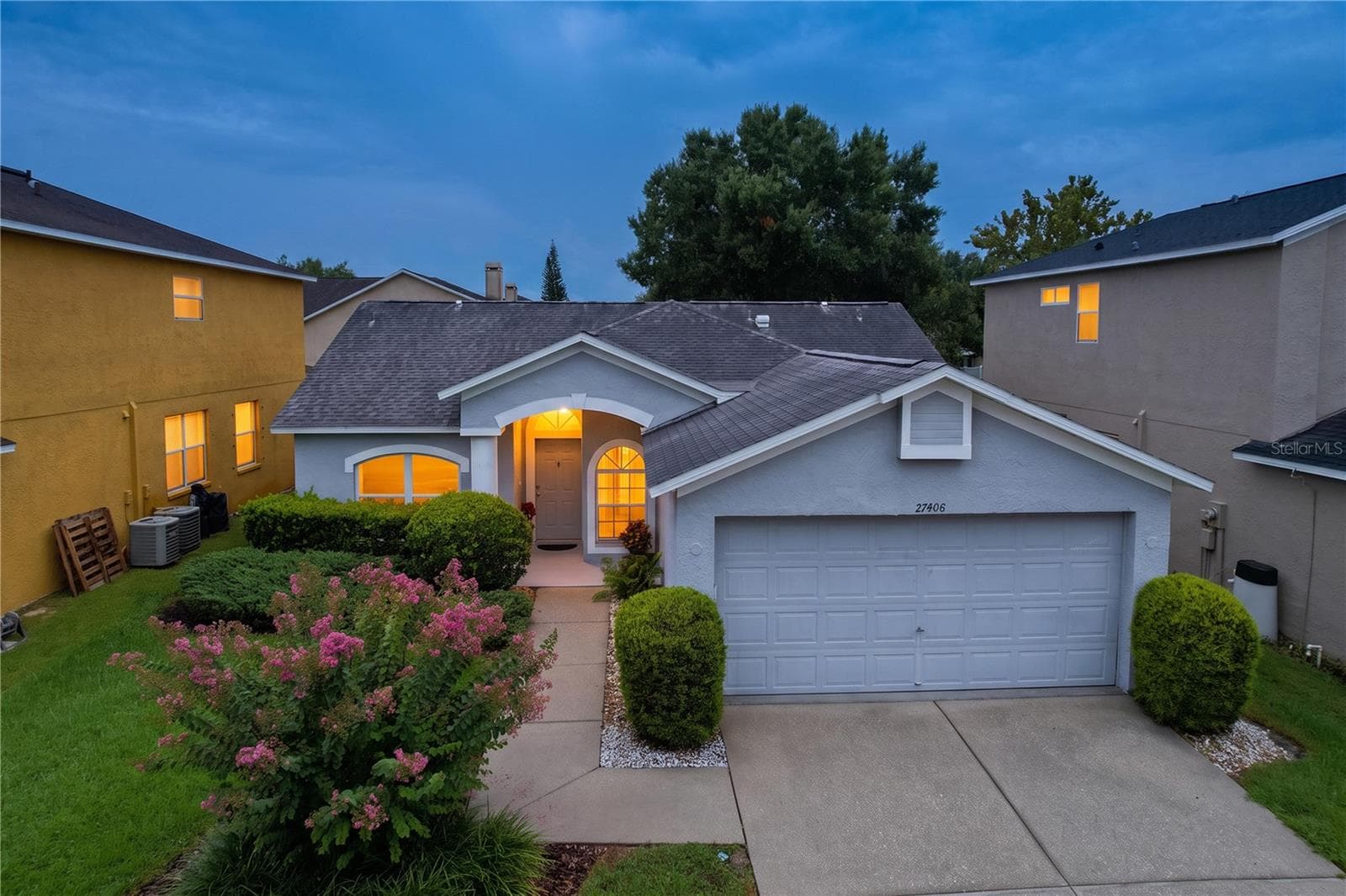 Welcoming evening view - 27408 CORAL SPRINGS DR, WESLEY CHAPEL
