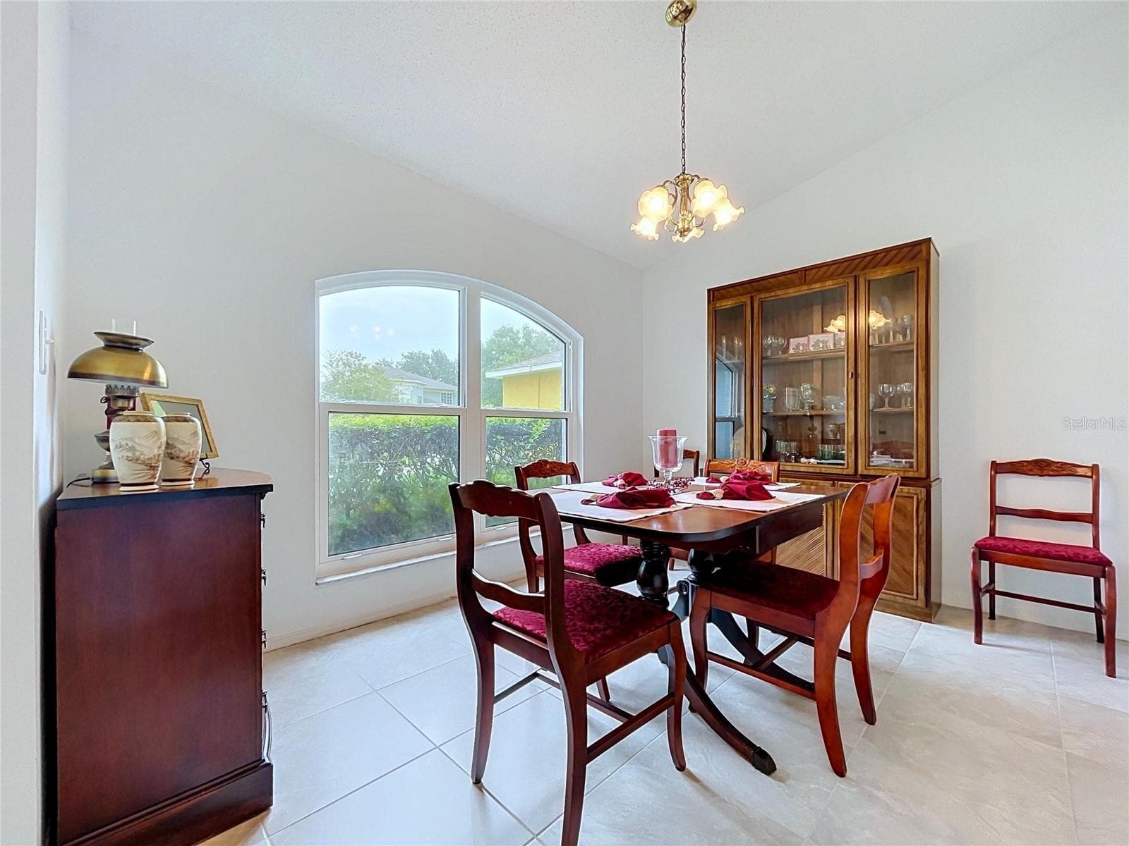 Space for large pieces of furniture - 27408 CORAL SPRINGS DR, WESLEY CHAPEL
