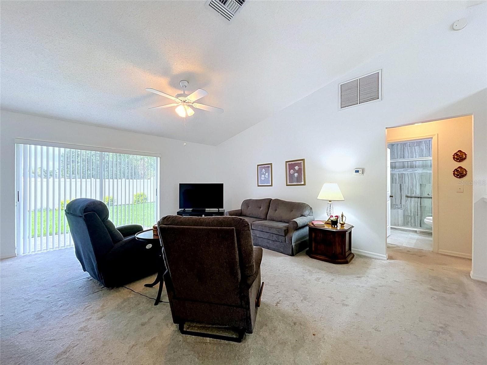 Vaulted ceiling adds spaciousness - 27408 CORAL SPRINGS DR, WESLEY CHAPEL