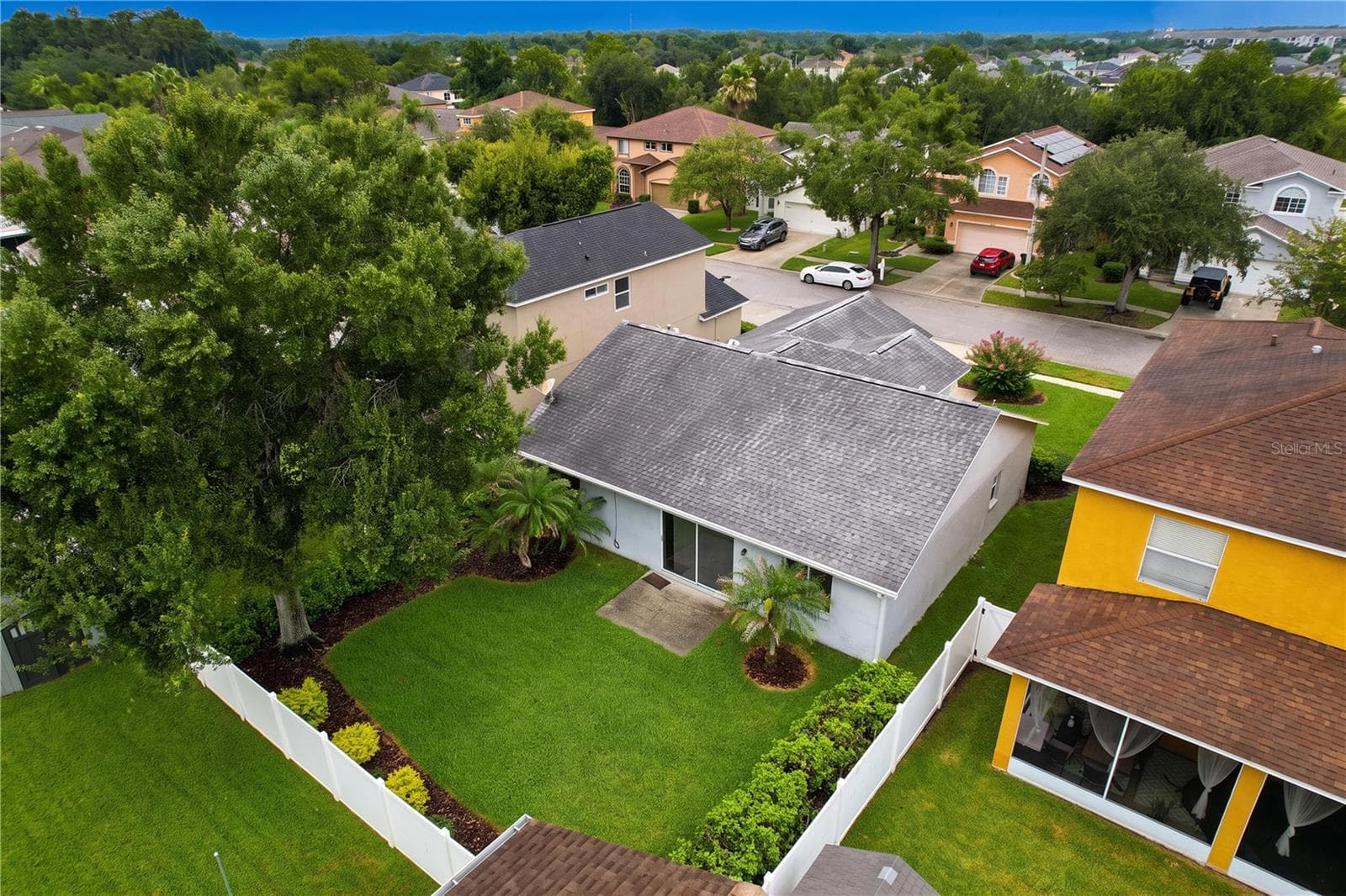 Fence on two sides with shrubs on the third side - 27408 CORAL SPRINGS DR, WESLEY CHAPEL