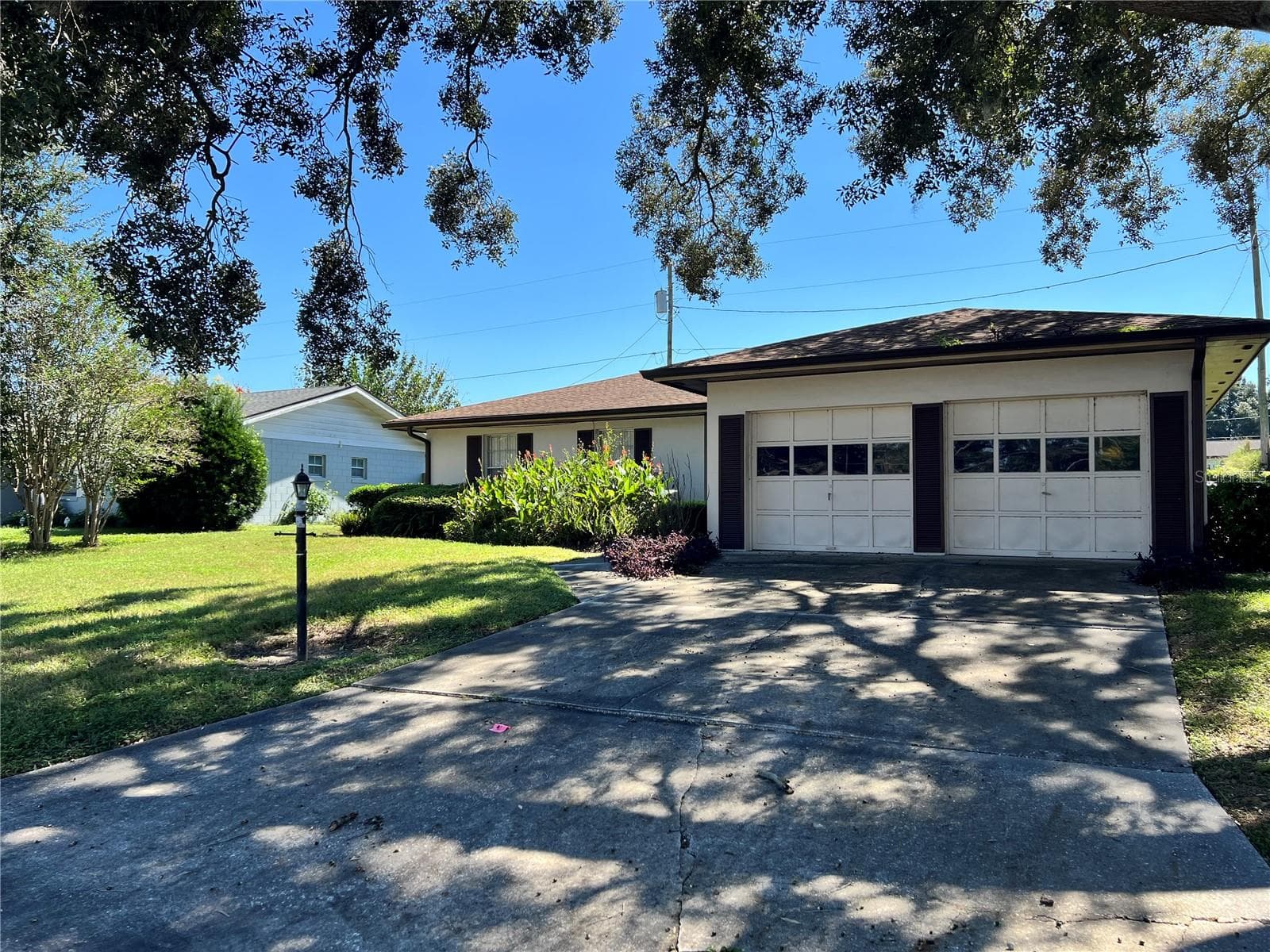 Single Family Residence at 125 WHITTIER LN, WINTER HAVEN, photo 2 of 33