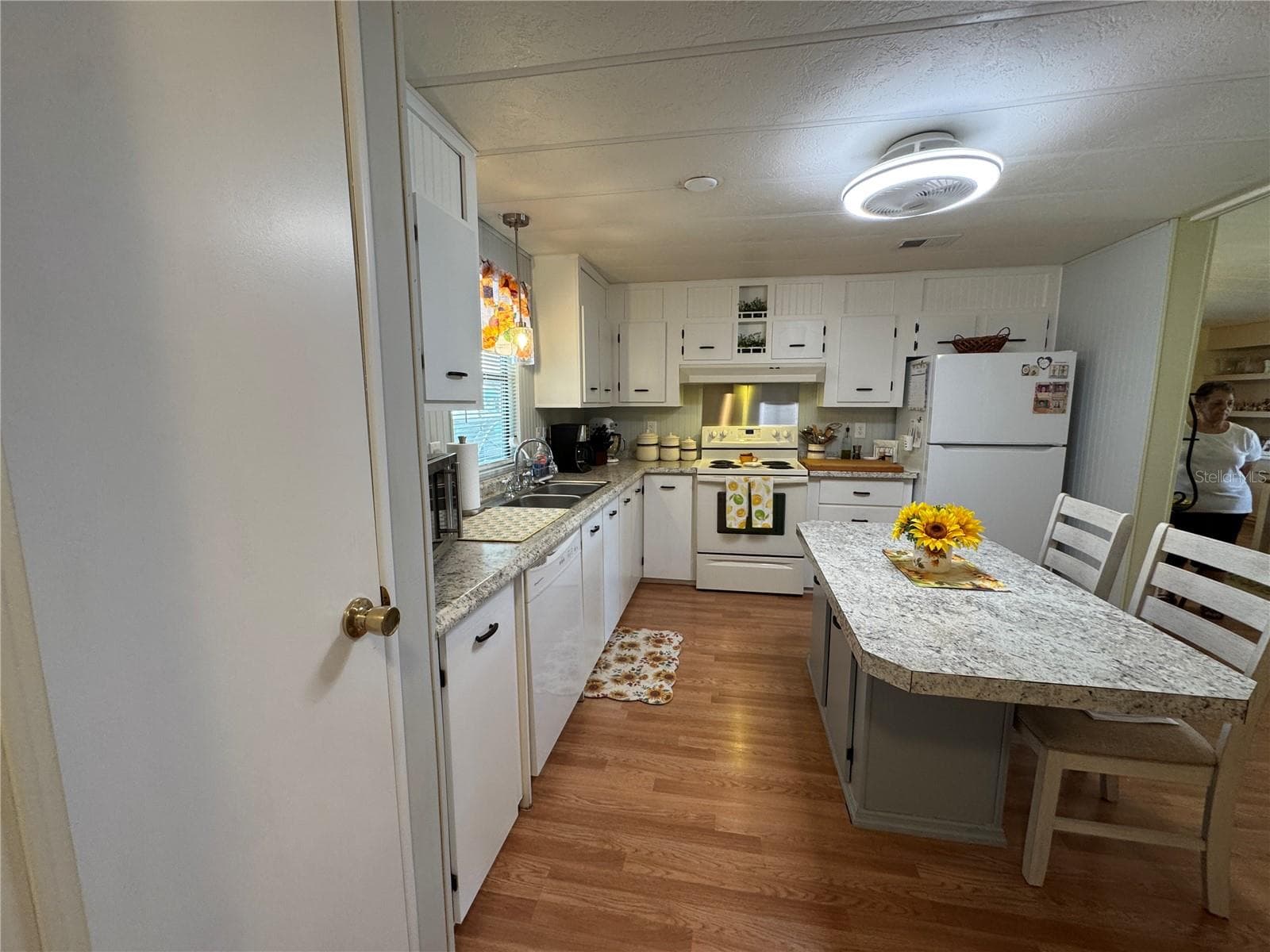 Manufactured Home at 6733 KENSINGTON DR NE, WINTER HAVEN, photo 5 of 71