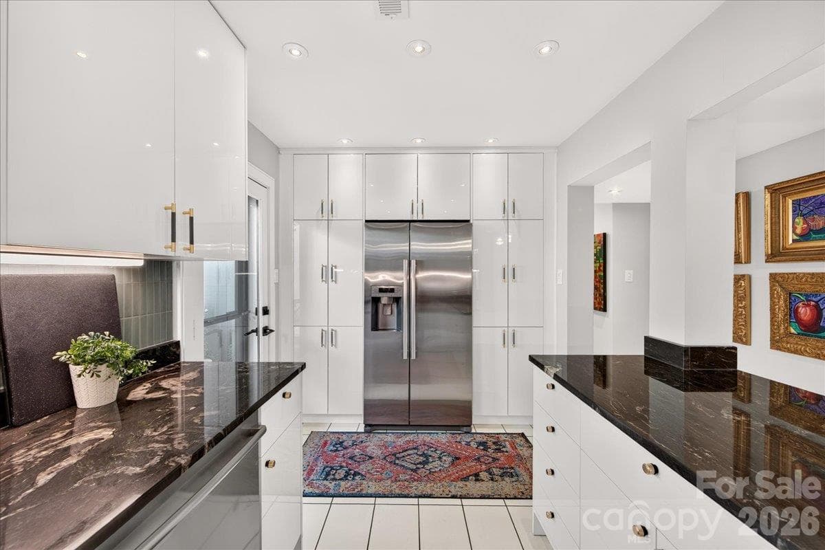 Built-in European Custom Cabinetry - 3762 Winding Creek Lane, Charlotte