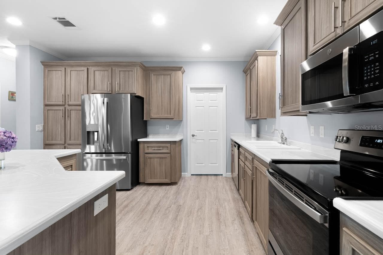 Manufactured Home at 102 E SAINT LUCIA LOOP, APOLLO BEACH, photo 10 of 49