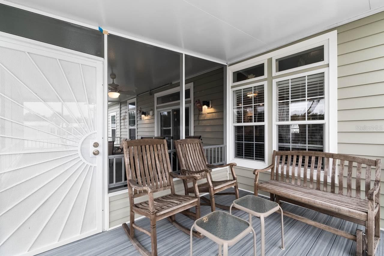Covered porch - 102 E SAINT LUCIA LOOP, APOLLO BEACH