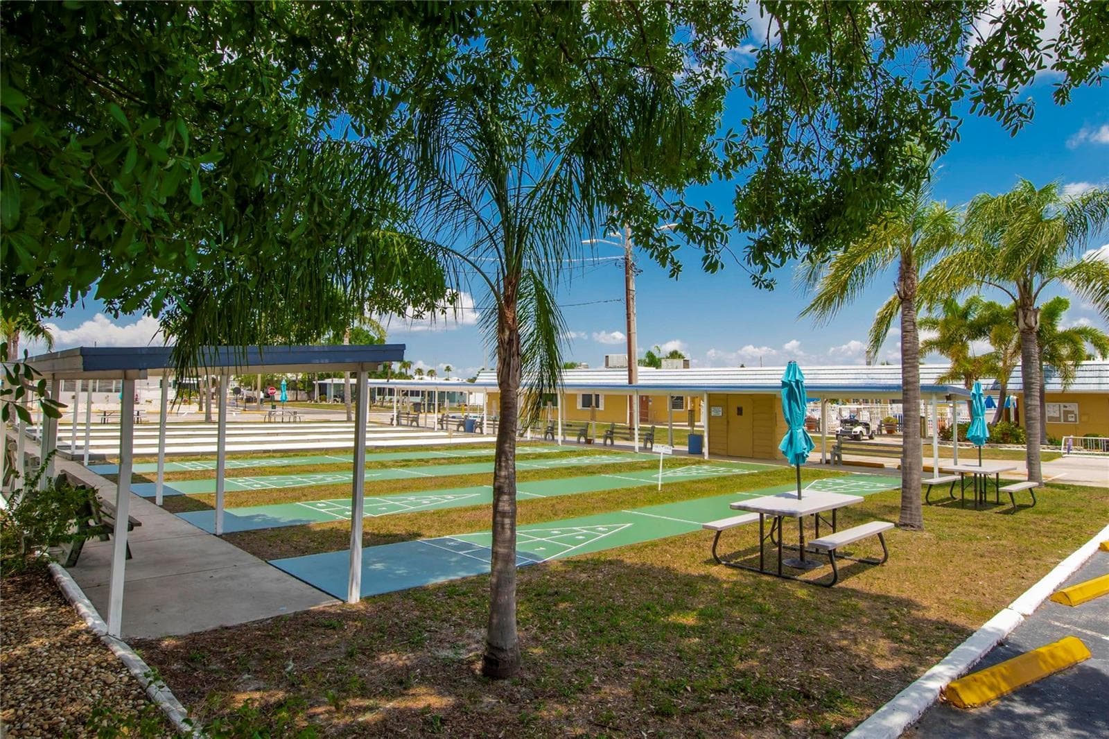 Manufactured Home at 102 E SAINT LUCIA LOOP, APOLLO BEACH, photo 42 of 49