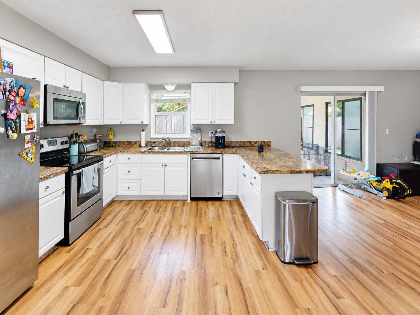 Single Family Residence at 4414 FAYE CIR E, LAKELAND, photo 2 of 13