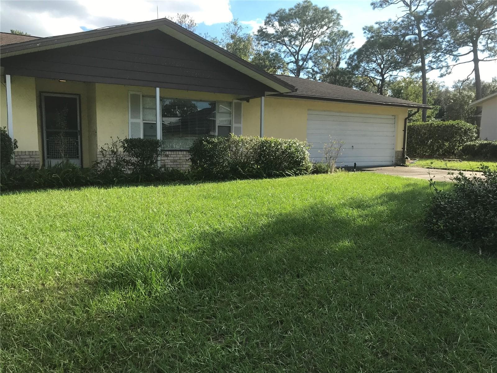 Single Family Residence at 313 BAHIA CIR, OCALA, photo 2 of 25