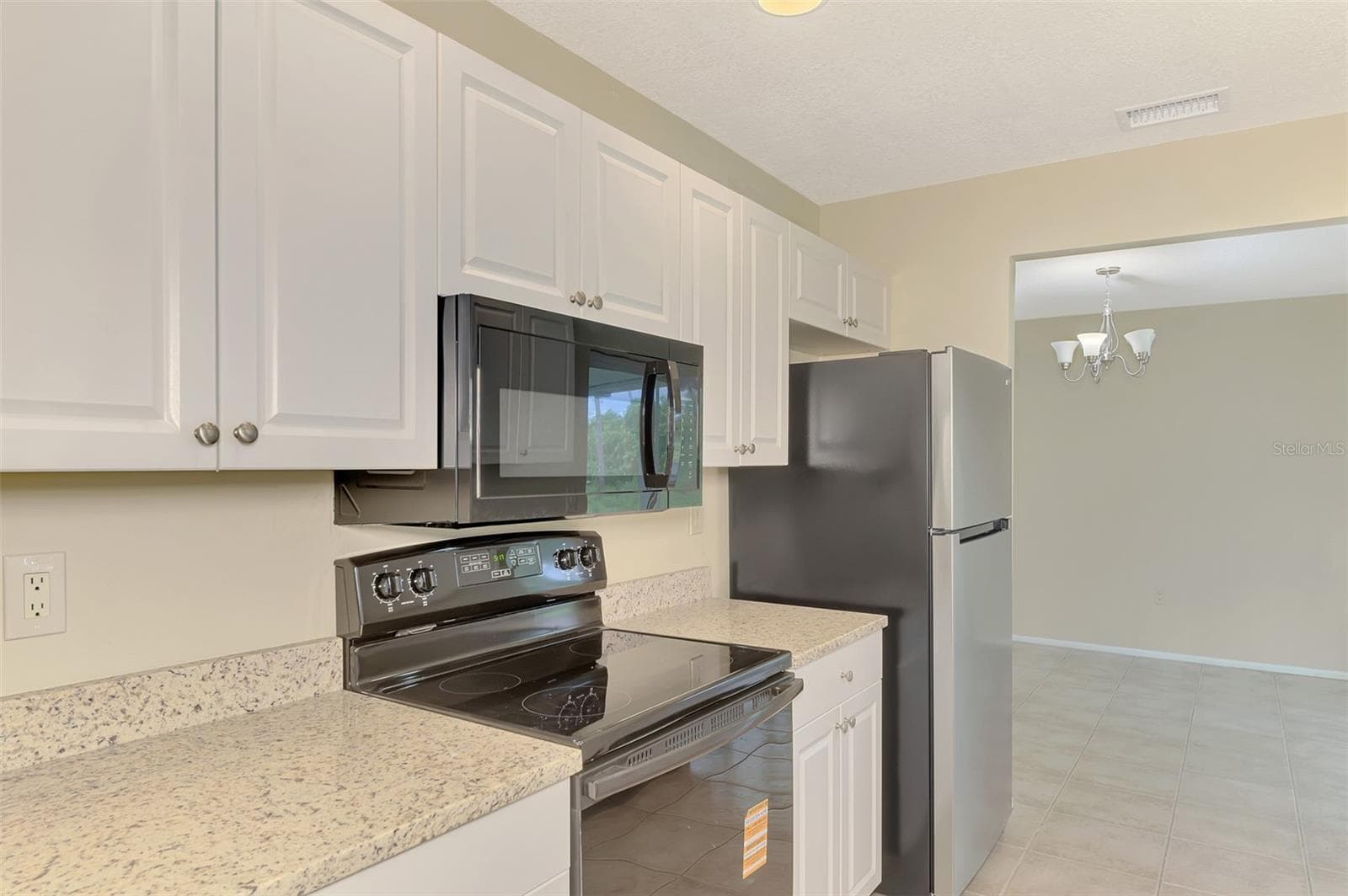 Lots of counter space - 1331 TUDOR RD, ENGLEWOOD