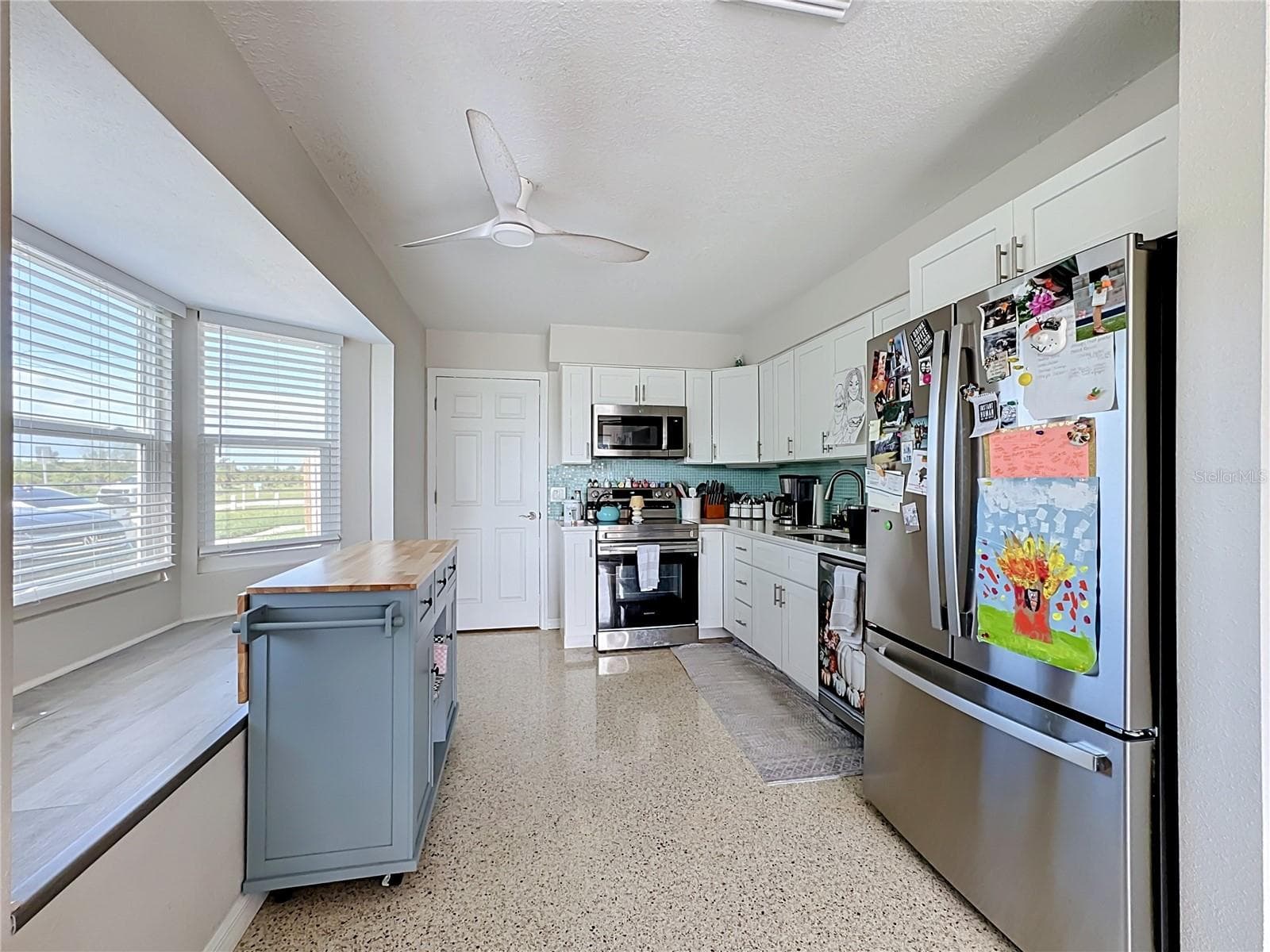 Duplex at 11704 40TH AVE W, BRADENTON, photo 5 of 62