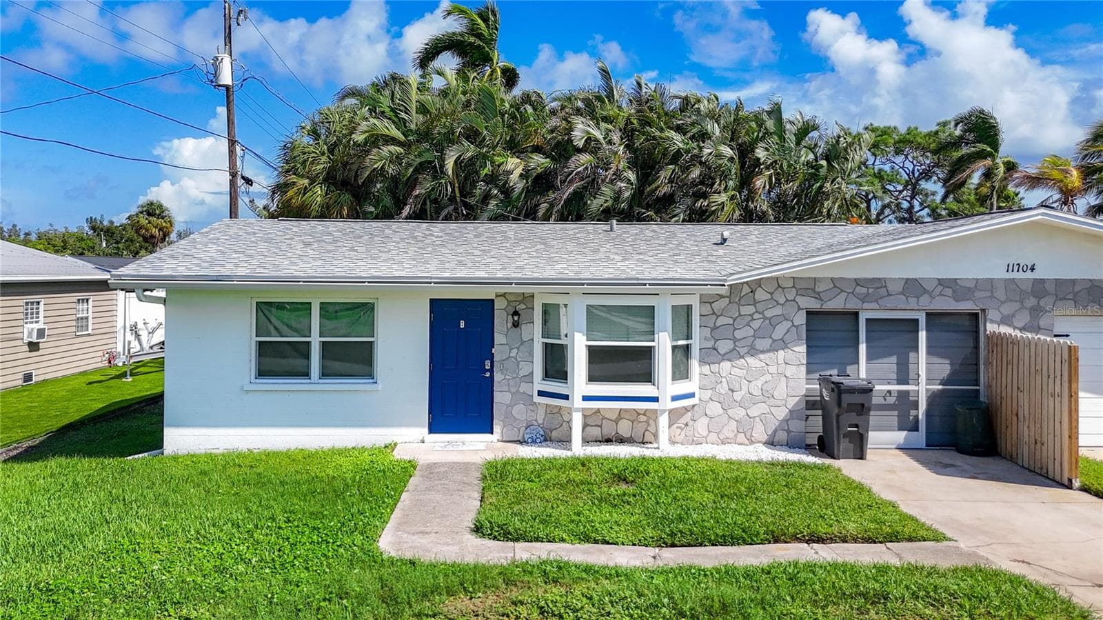 Duplex at 11704 40TH AVE W, BRADENTON, photo 18 of 62