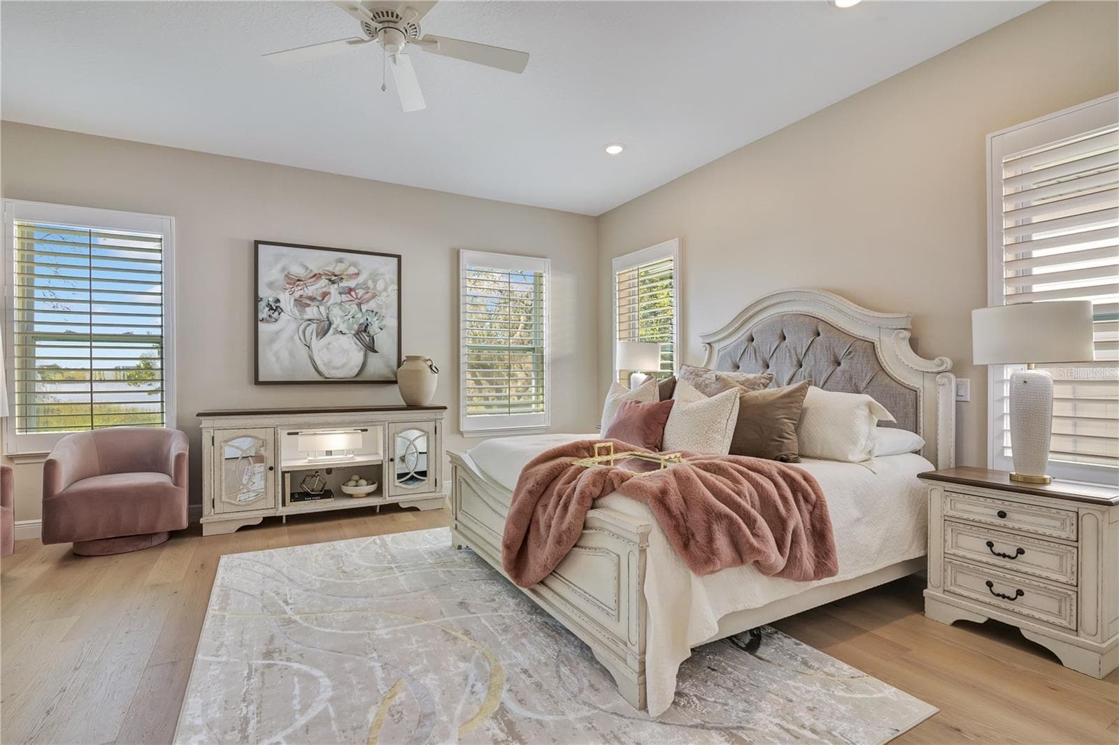 Beautifully appointed master with hardwood flooring, recessed lighting and a ceiling fan for added comfort. - 17600 LAKE STAR RD, WINTER GARDEN