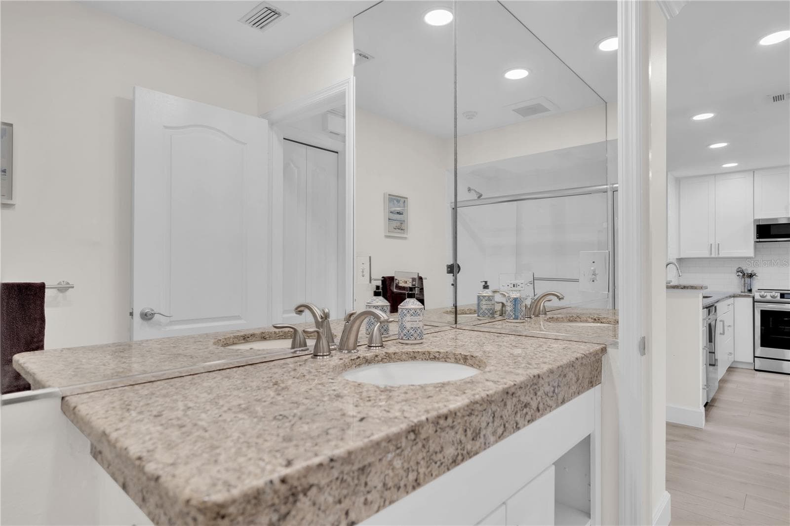 Condominium at 862 HUDSON AVE #862, SARASOTA, photo 14 of 53