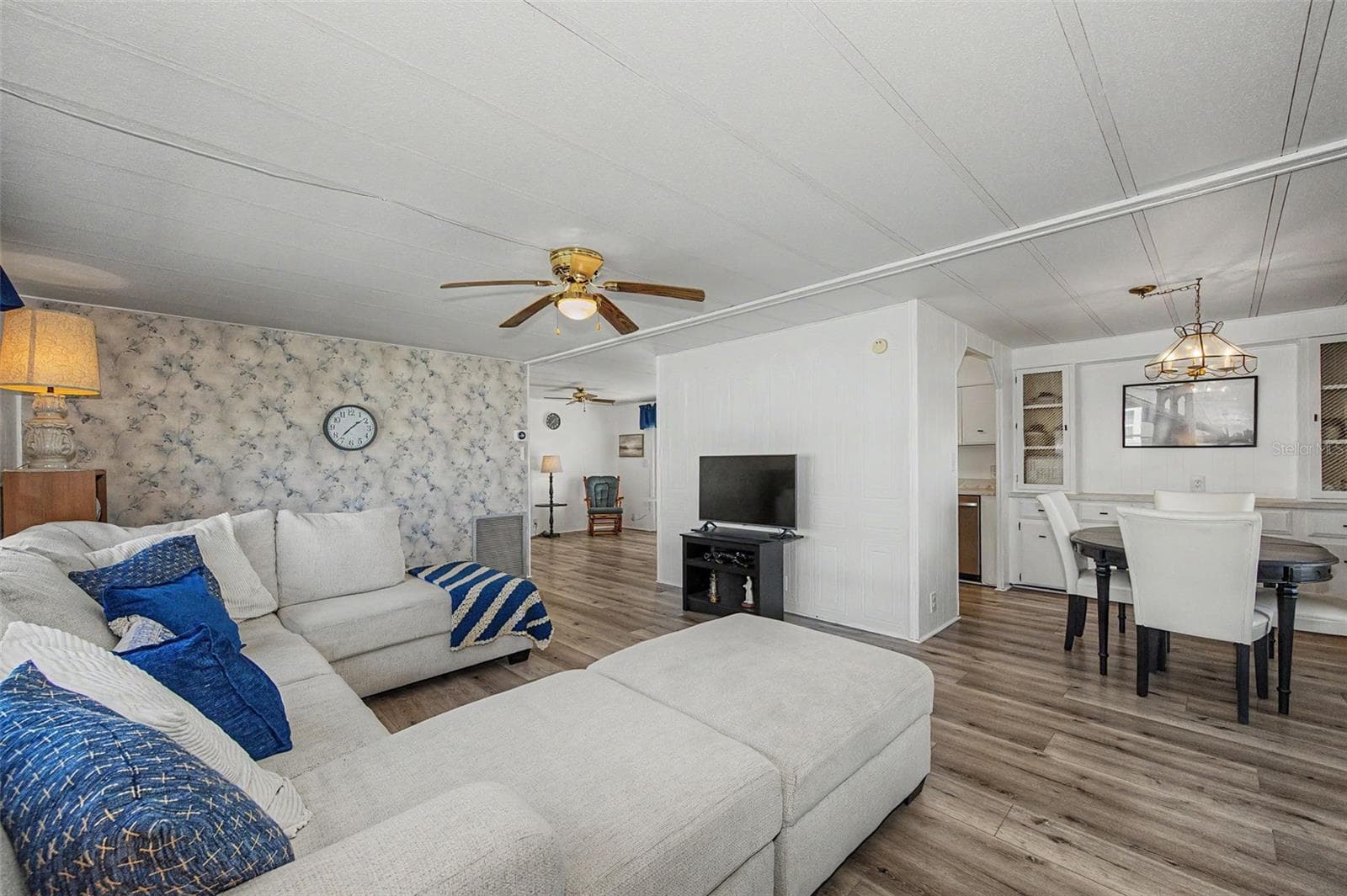 Furniture & Furnishings included - 39820 US HIGHWAY 19 N #160, TARPON SPRINGS