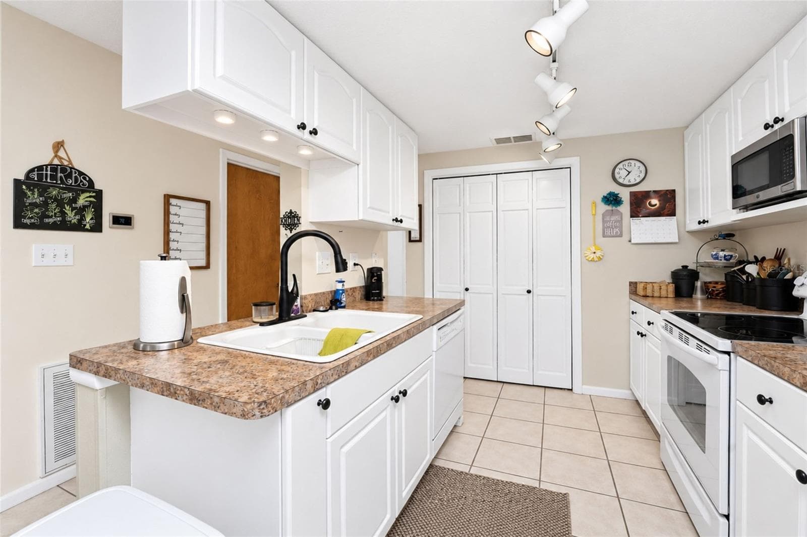 Single Family Residence at 2247 RIO DE JANEIRO AVE, PUNTA GORDA, photo 35 of 80