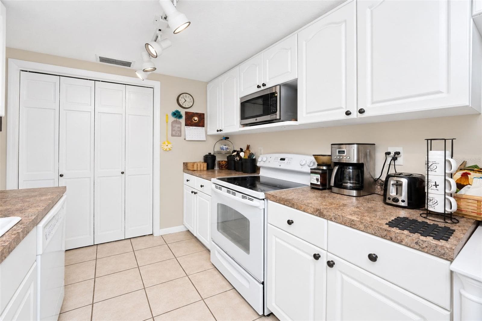 Single Family Residence at 2247 RIO DE JANEIRO AVE, PUNTA GORDA, photo 37 of 80