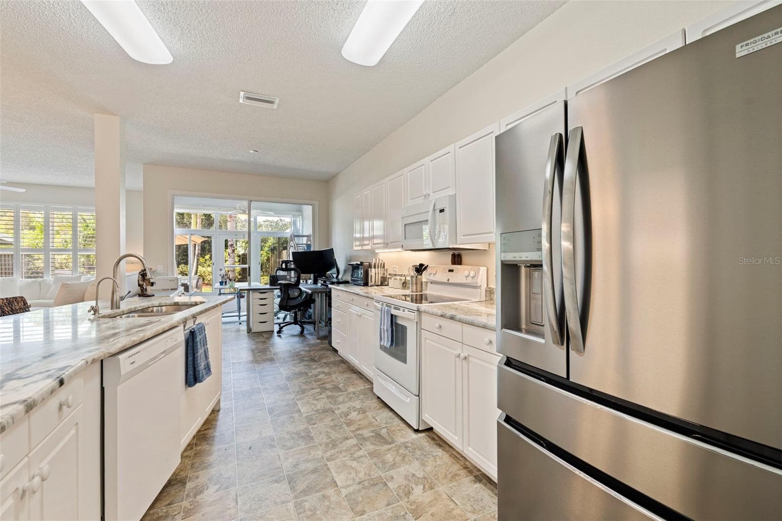 Townhouse at 3022 PEPPERWOOD LN W, CLEARWATER, photo 8 of 47