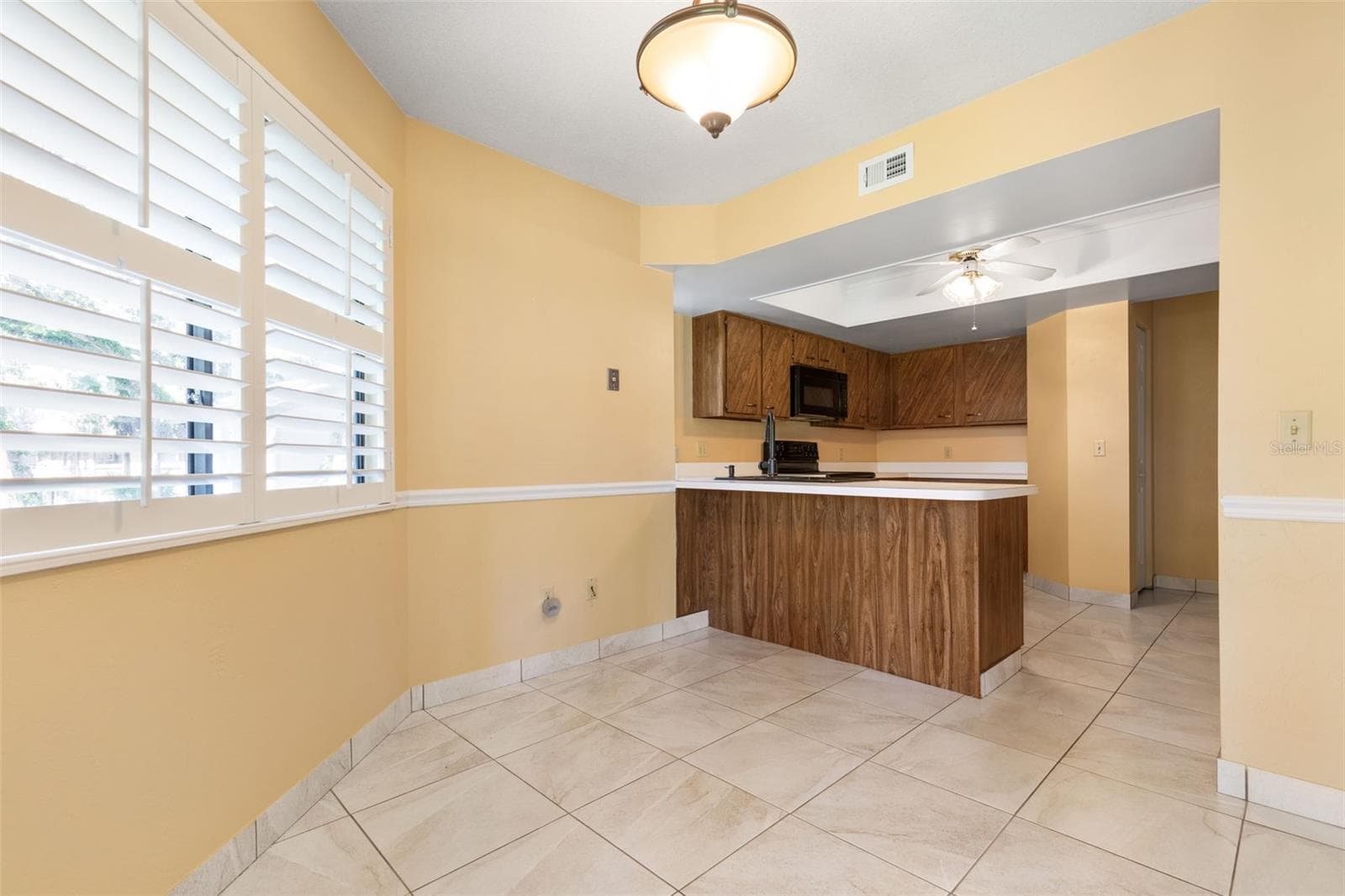 20 Mid Oaks Eat Im Kitchen - 20 MID OAKS CIR, PALM COAST