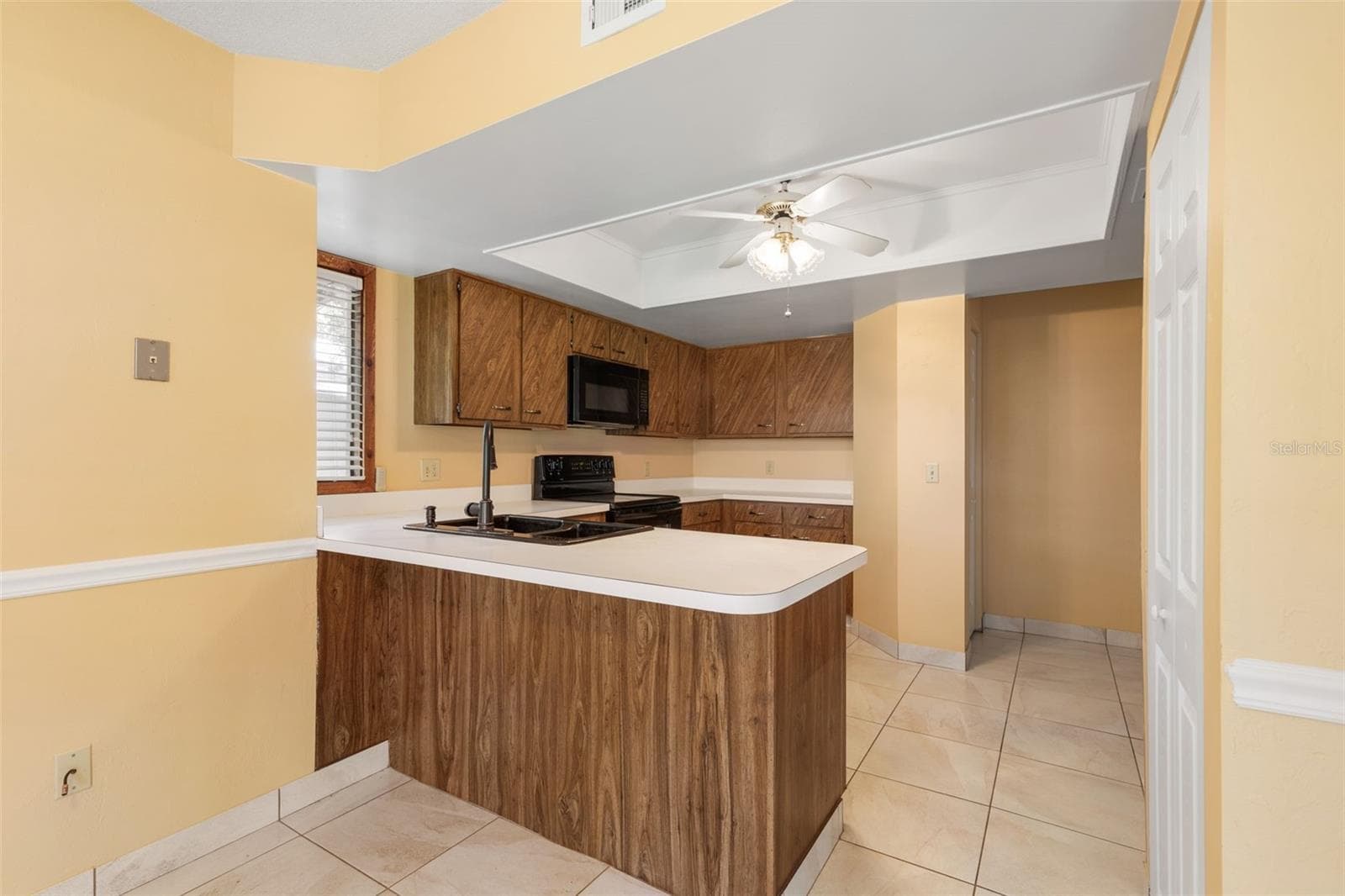 20 Mid Oaks Kitchen - 20 MID OAKS CIR, PALM COAST