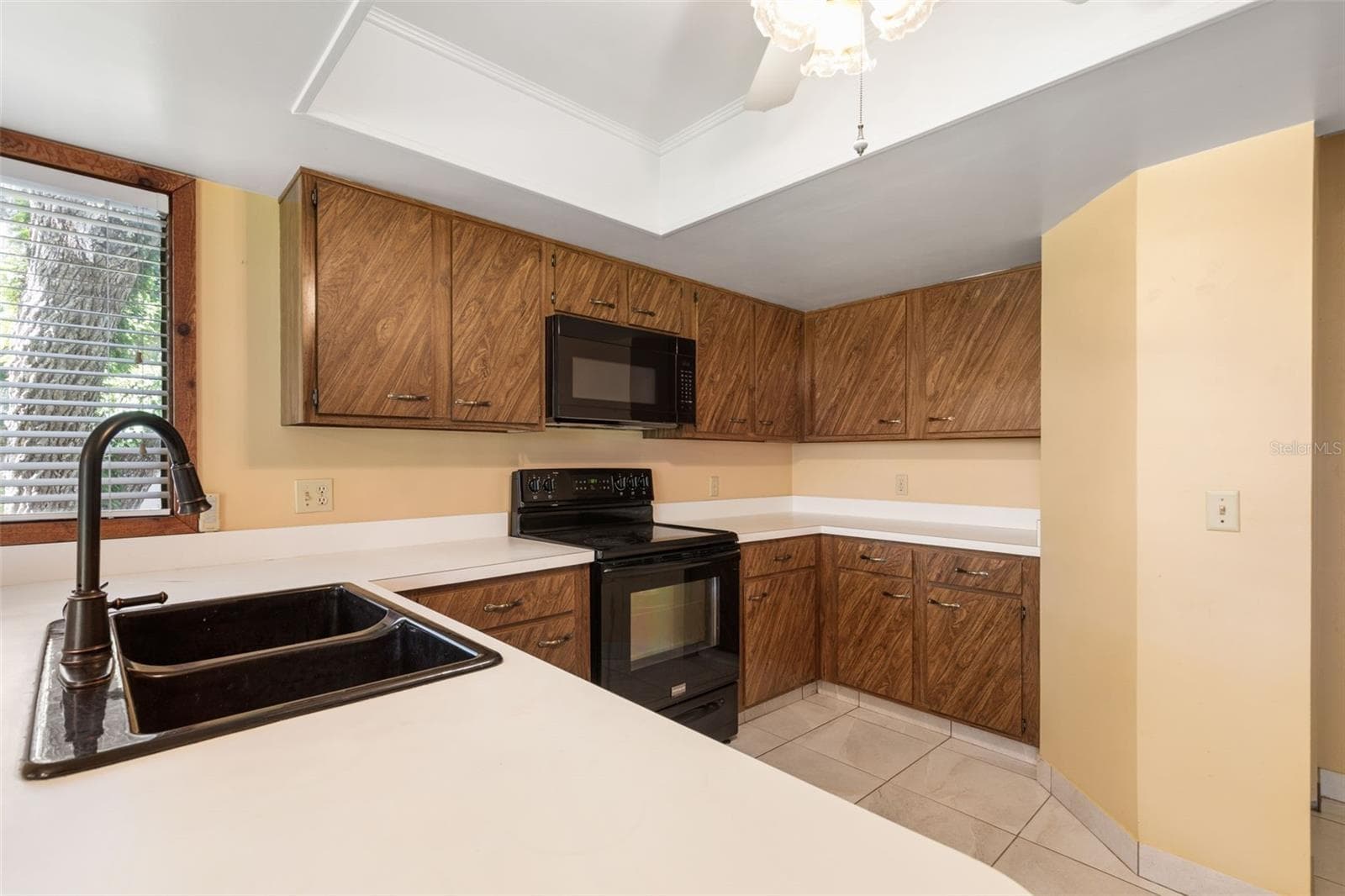 20 Mid Oaks Kitchen - 20 MID OAKS CIR, PALM COAST