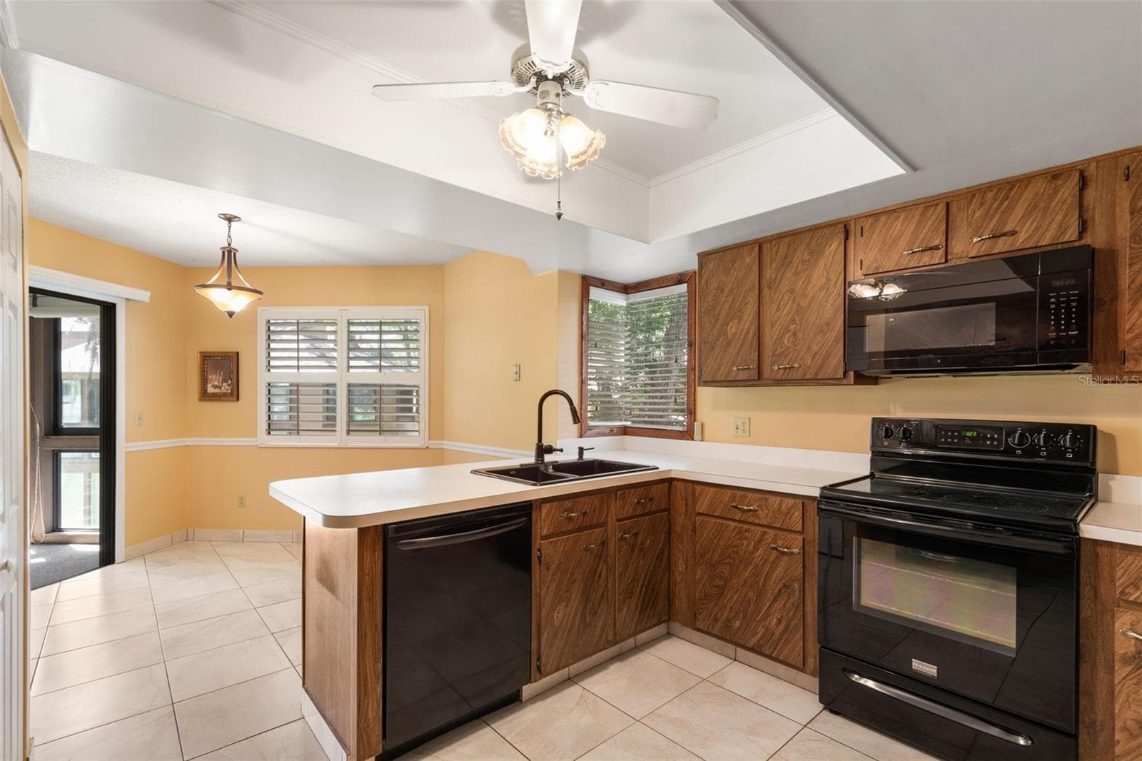 20 Mid Oaks Kitchen - 20 MID OAKS CIR, PALM COAST