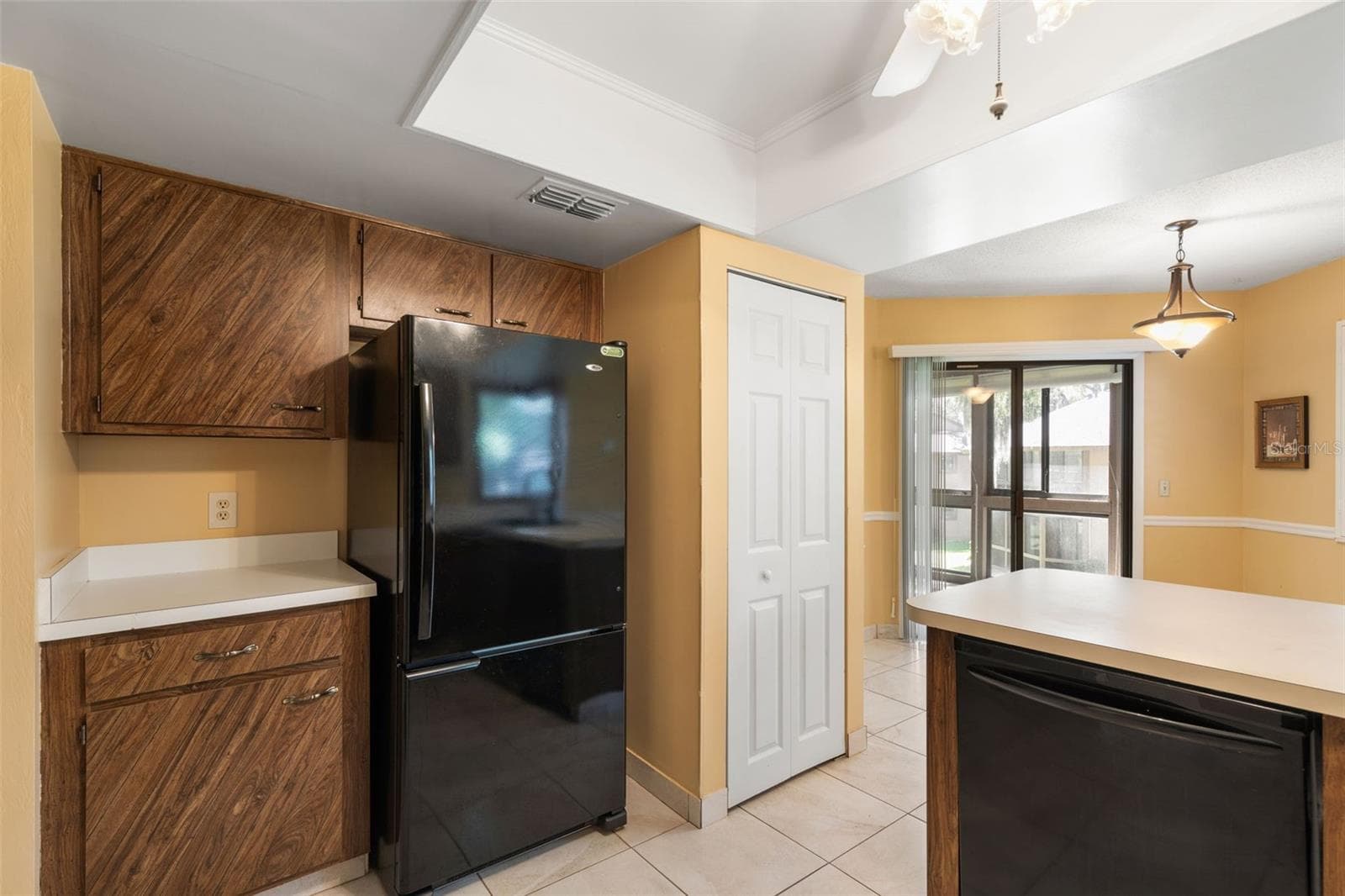 20 Mid Oaks Kitchen - 20 MID OAKS CIR, PALM COAST