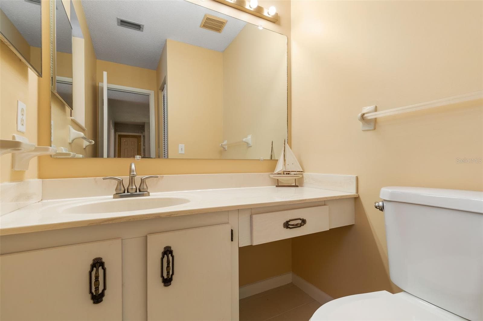 20 Mid Oaks half bath - 20 MID OAKS CIR, PALM COAST
