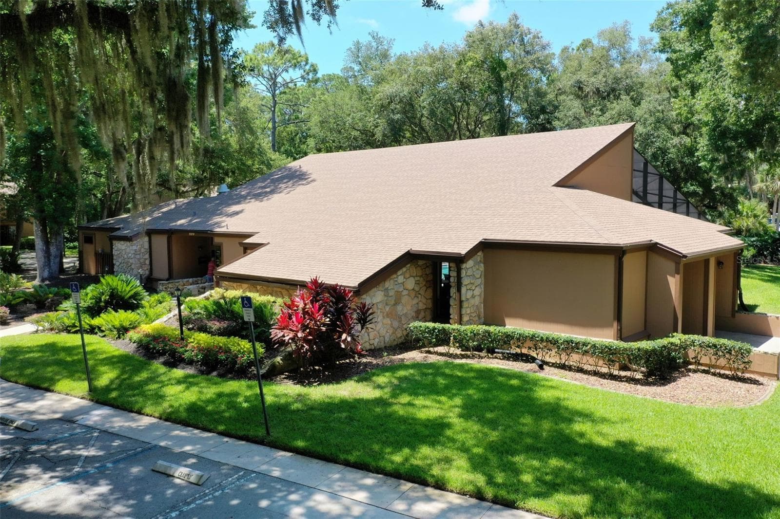 20 Mid Oaks Club House - 20 MID OAKS CIR, PALM COAST