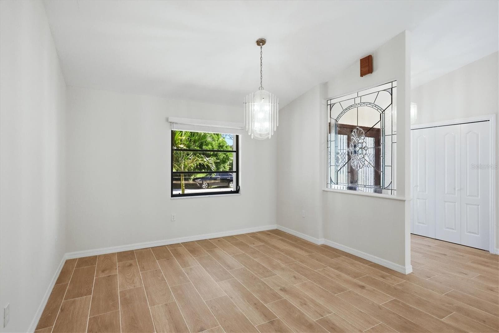 Single Family Residence at 620 HIBISCUS DR, VENICE, photo 12 of 40