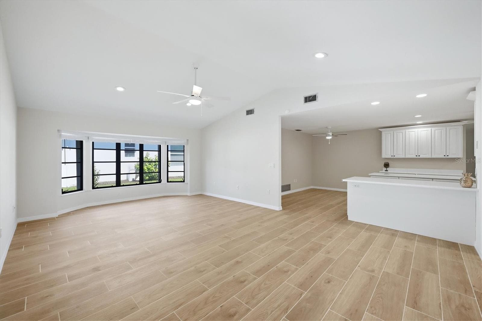 Single Family Residence at 620 HIBISCUS DR, VENICE, photo 13 of 40