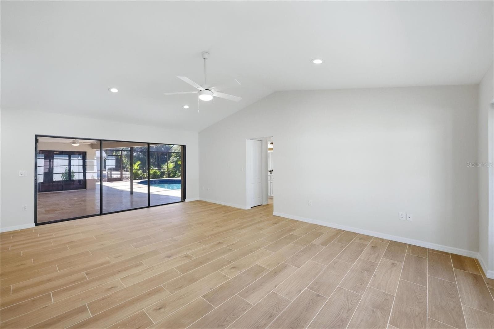 Single Family Residence at 620 HIBISCUS DR, VENICE, photo 15 of 40