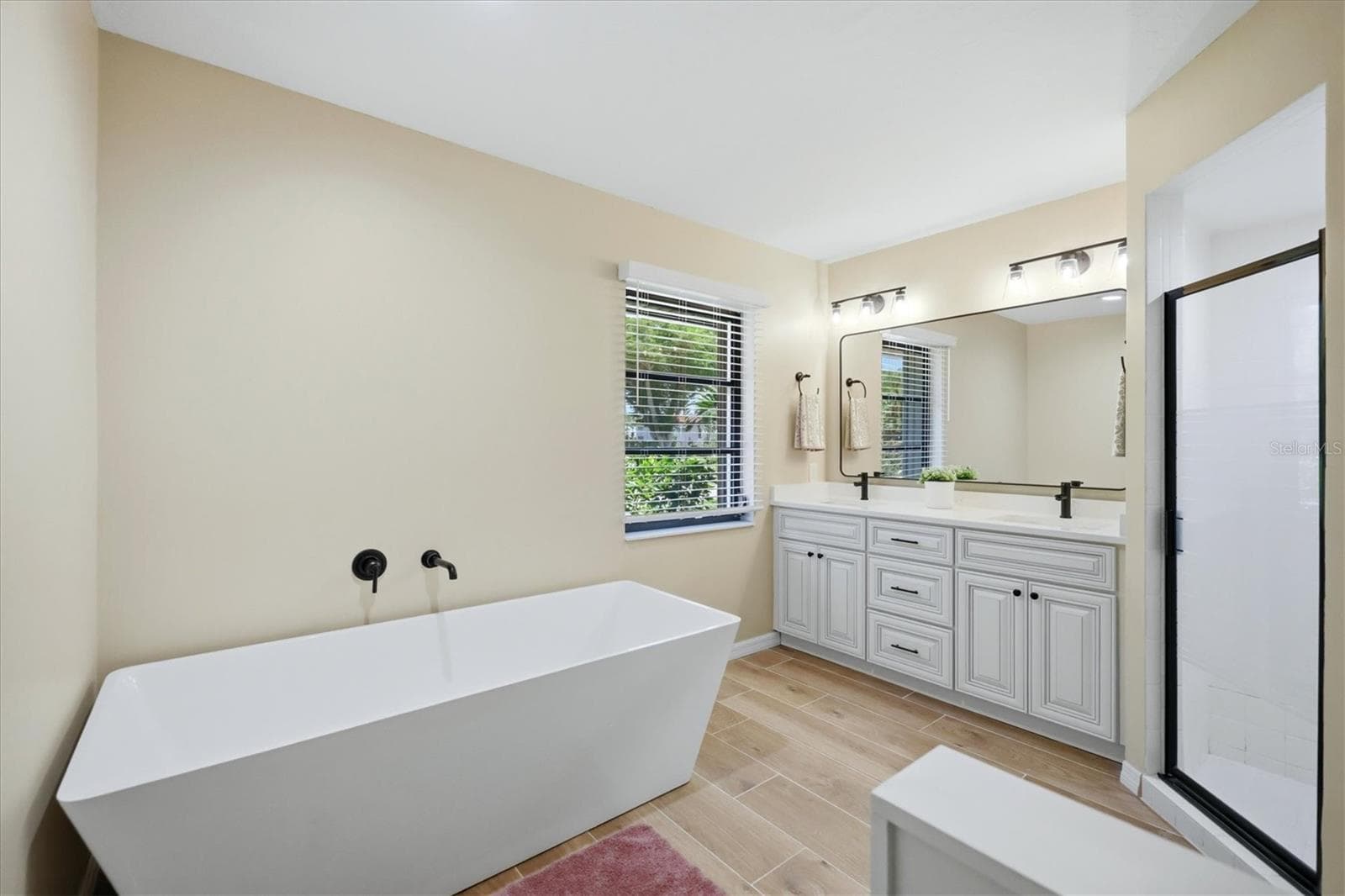 Single Family Residence at 620 HIBISCUS DR, VENICE, photo 24 of 40