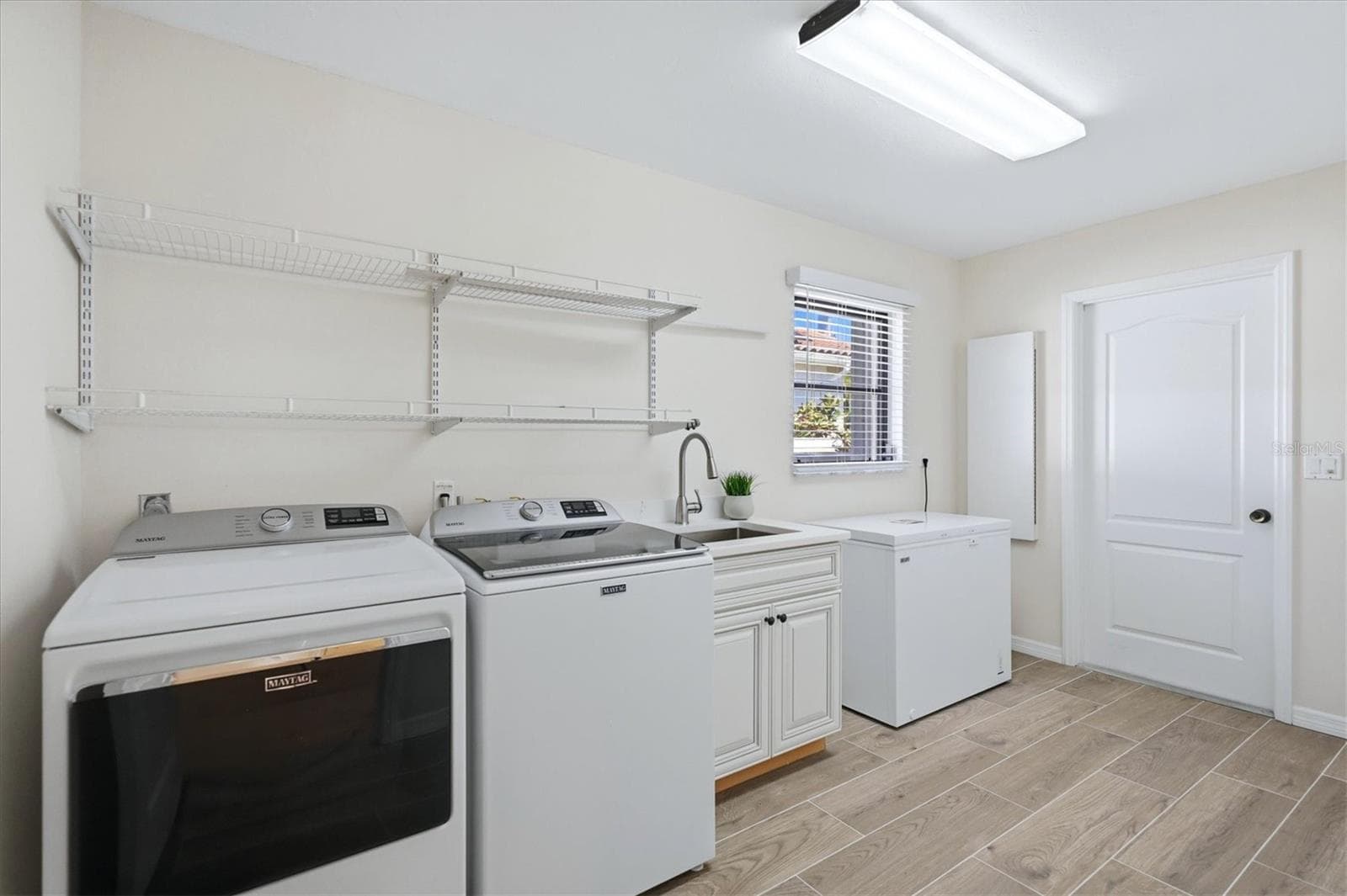 Single Family Residence at 620 HIBISCUS DR, VENICE, photo 31 of 40