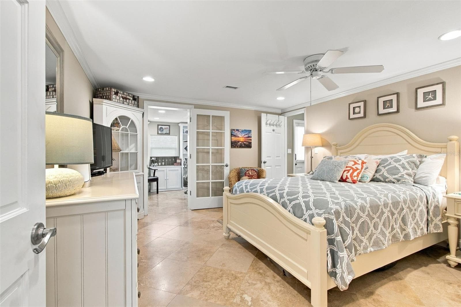 Single Family Residence at 707 SNUG IS, CLEARWATER BEACH, photo 37 of 85