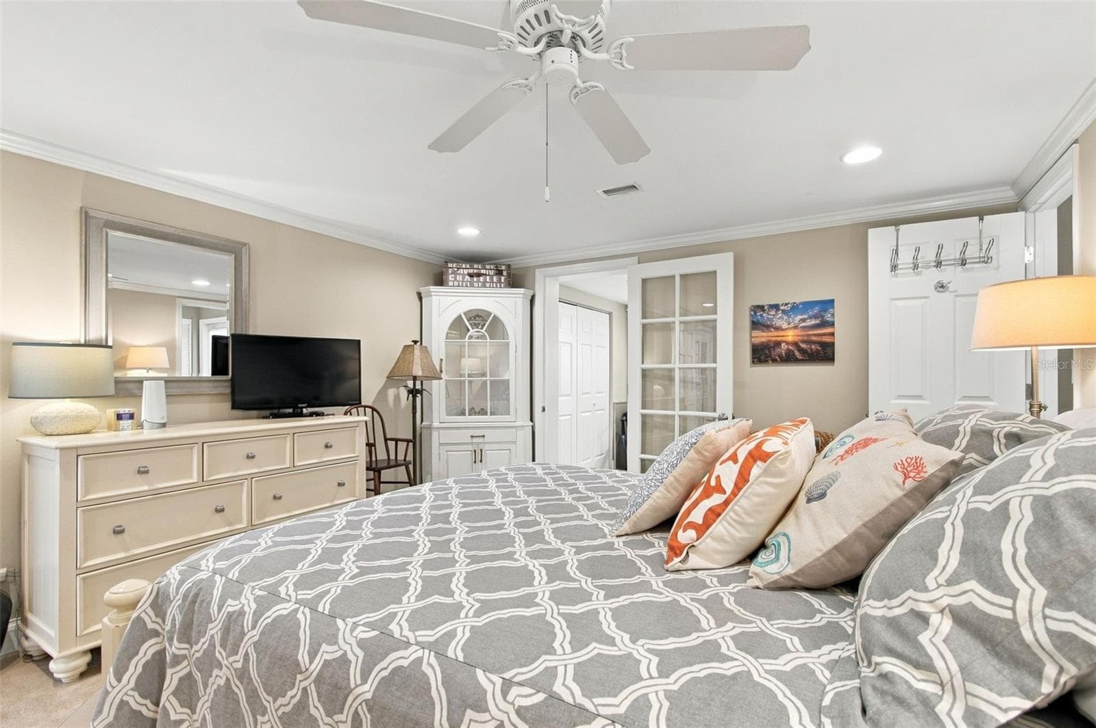 Single Family Residence at 707 SNUG IS, CLEARWATER BEACH, photo 38 of 85
